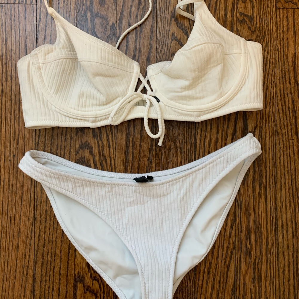 white triangl bikini set